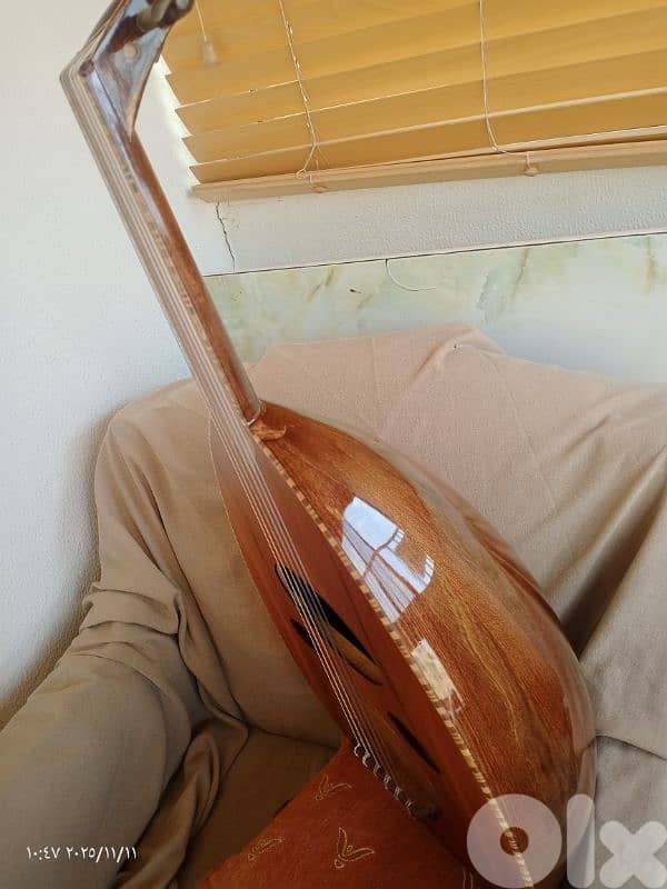 عود  صوت رنان هامة رائعة 6