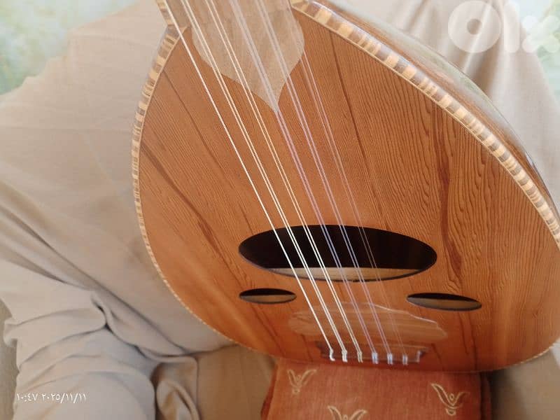 عود  صوت رنان هامة رائعة 9