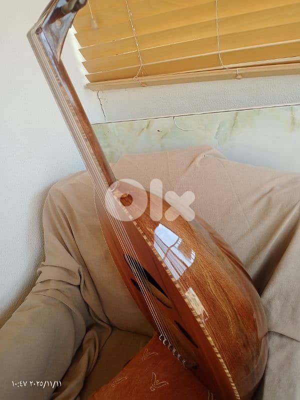 عود  صوت رنان هامة رائعة 12