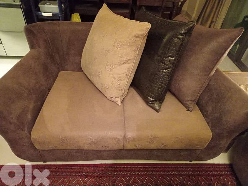 صالون جلد بني 1