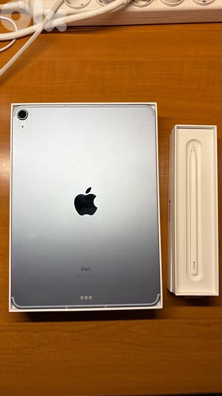 Used like new Ipad Air 4th Gen (CELL+WIFI) with APPLE PENCIL 2