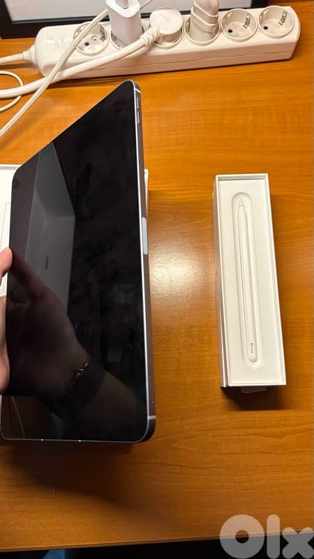 Used like new Ipad Air 4th Gen (CELL+WIFI) with APPLE PENCIL 3