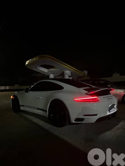Porsche 911 2017 Cleal carfax -  warranty till 09/26