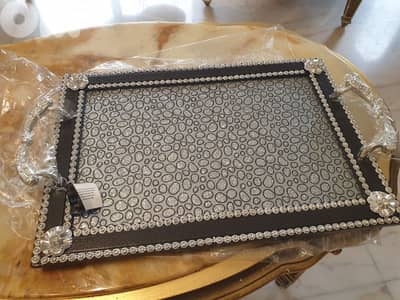 صواني جديدة وكاسات ضيافة