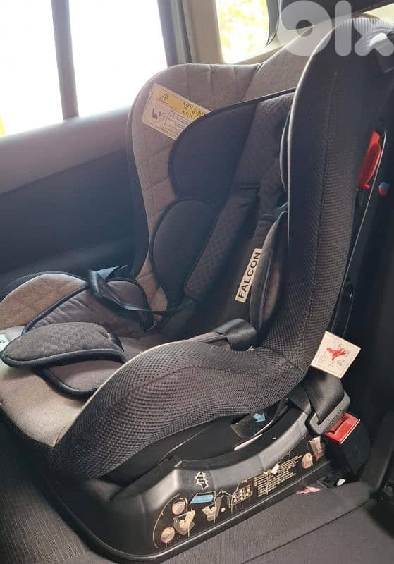 almost new car seat 0