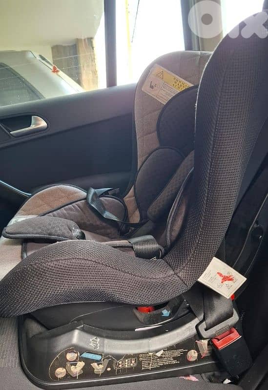 almost new car seat 1
