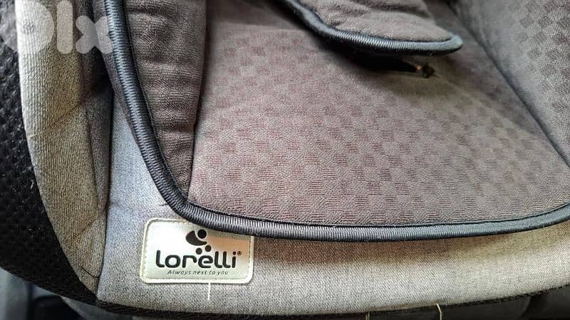 almost new car seat 3