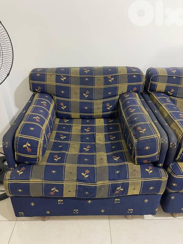 4 Sofas + 1 big Free carpet 2 small 1