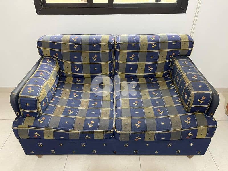 4 Sofas + 1 big Free carpet 2 small 2