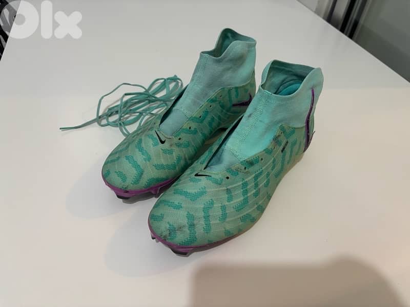 football professional shoes 0