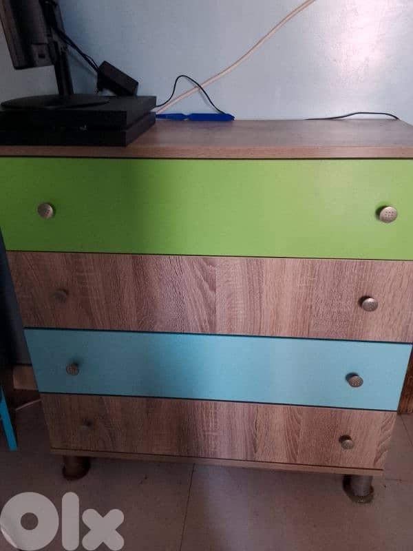 غرفة نوم 3 تخوت بحالة جيدة 0