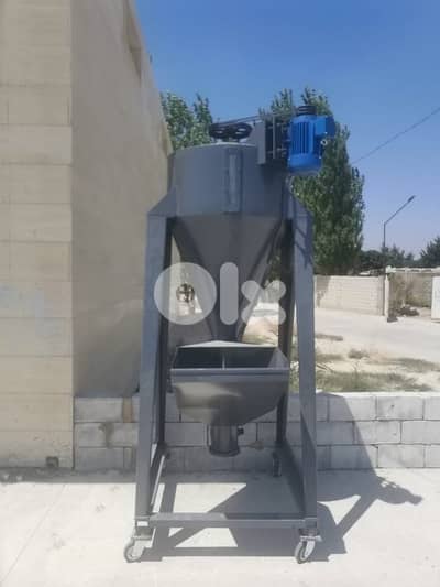 خلاطة اعلاف او بلاستيك ايطالية