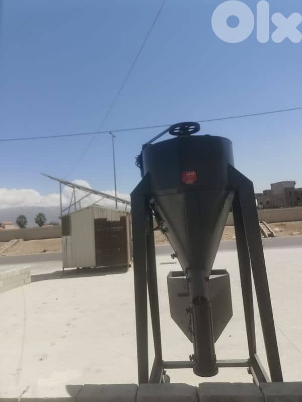 خلاطة اعلاف او بلاستيك ايطالية 1