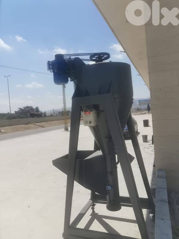 خلاطة اعلاف او بلاستيك ايطالية 2