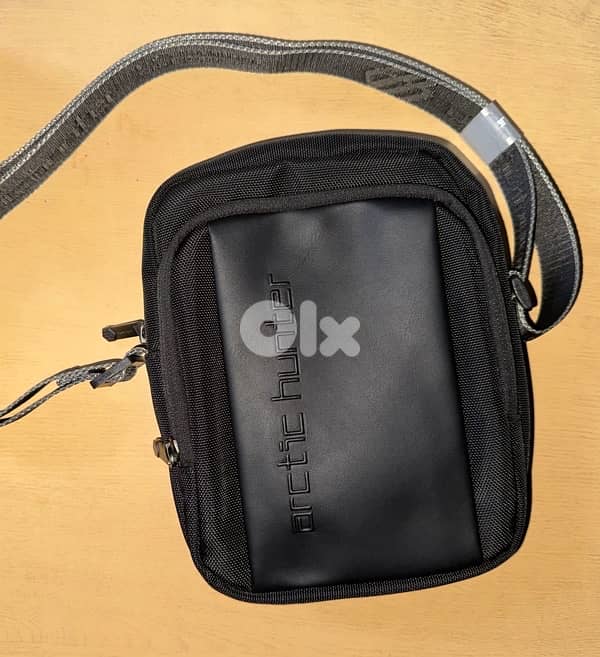 Arctic hunter shoulder bag 2