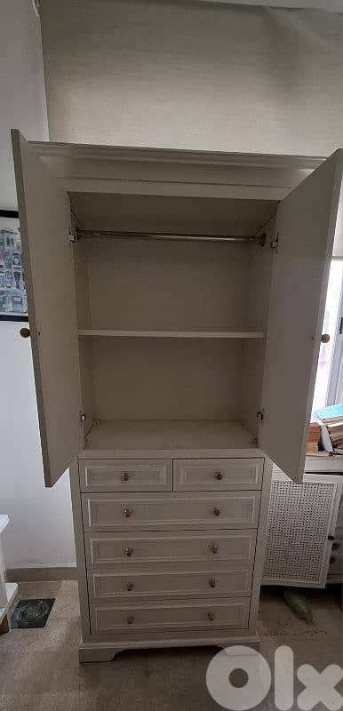 Elegant Cream Wooden Closet – Classic Design, Ample Storage 2