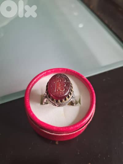 مجموعة من خواتم الفضة من الأحجار الكيرمة