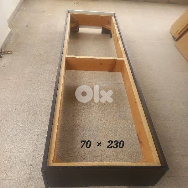 مقعد لون اسود 3