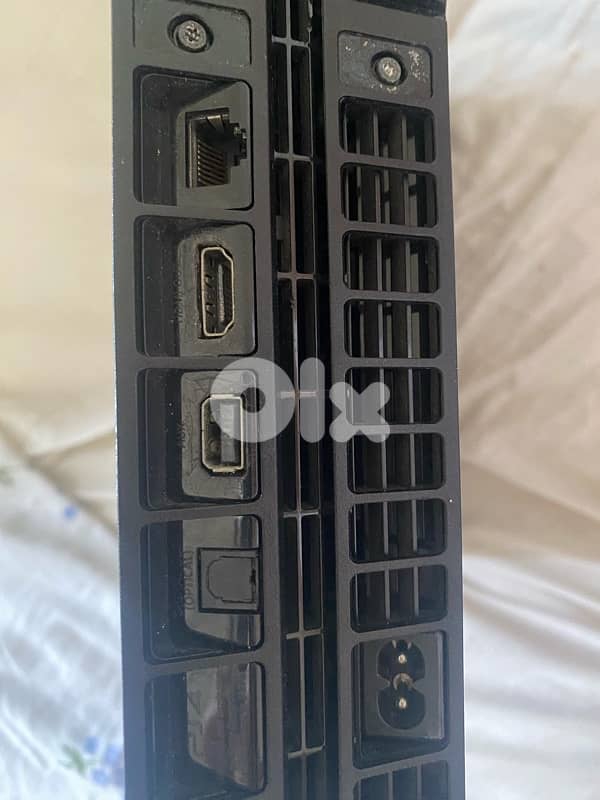 ps4 1 terra with 3 controllers 2