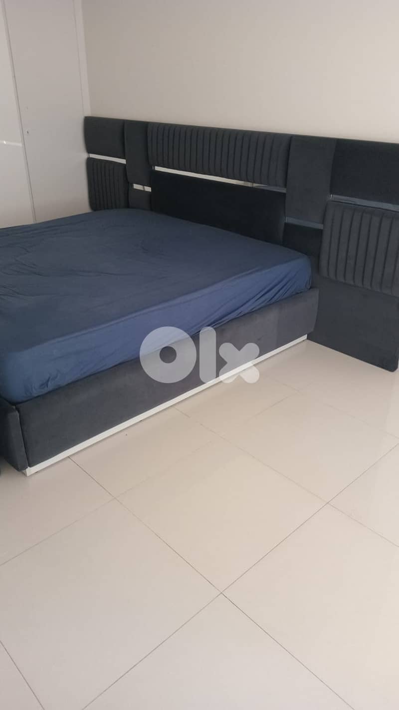 Bed, mattress & bench تخت مع فرشة وبنك 1