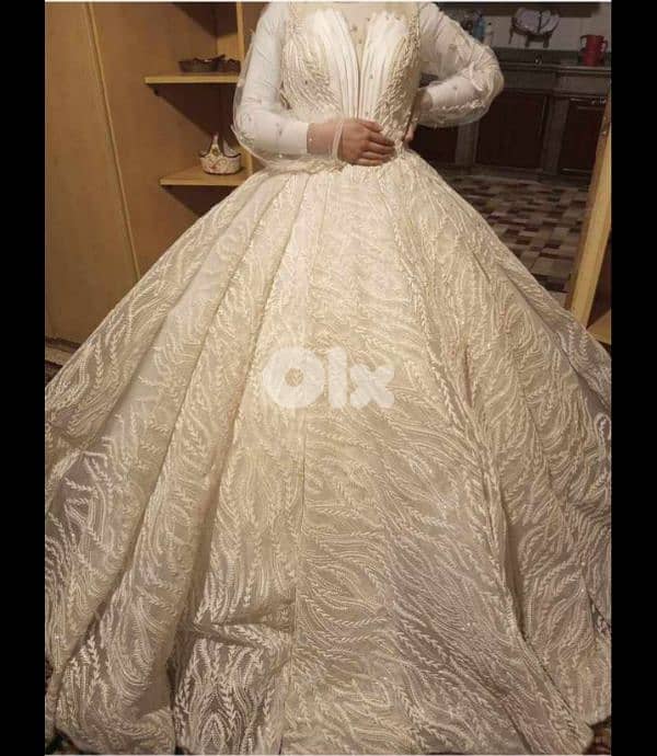 فستان عرس كتير مرتب و بعدو نظيف 0