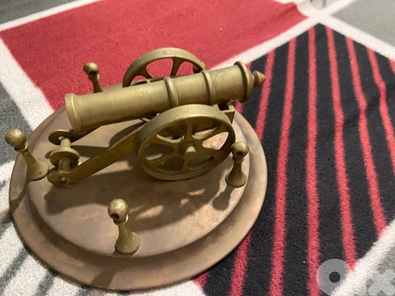 تحفة نحاسية فريدة – مجسم مدفع أثري الطراز 0