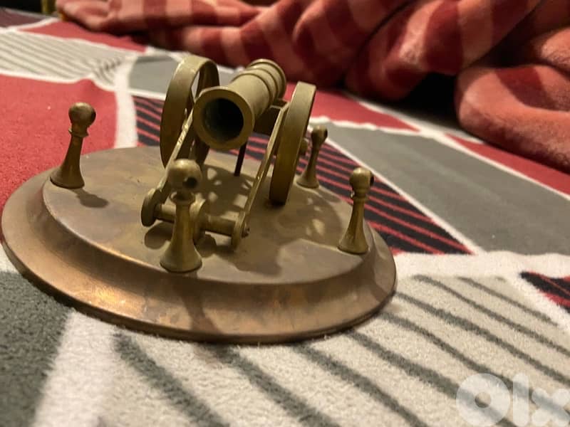 تحفة نحاسية فريدة – مجسم مدفع أثري الطراز 1