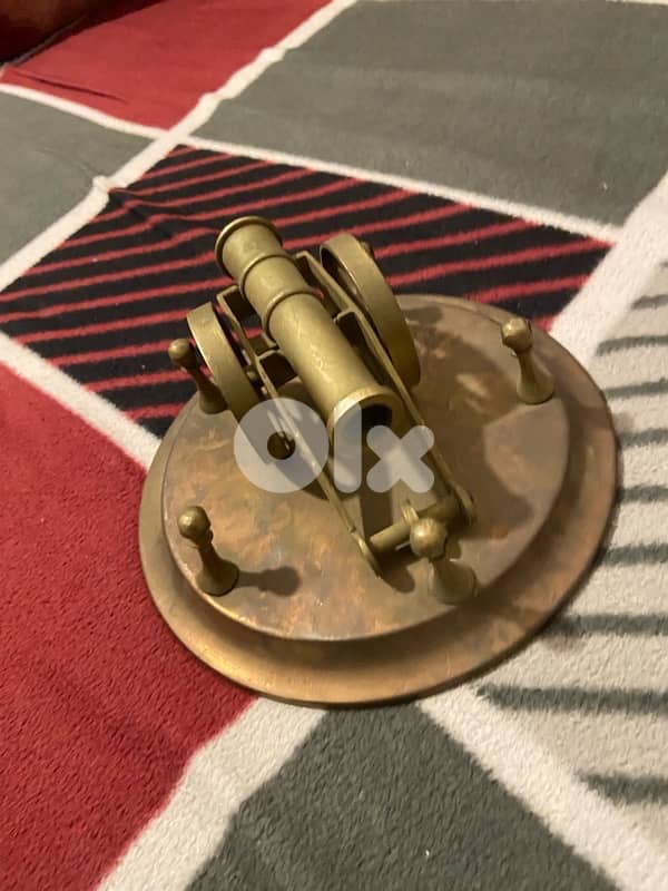 تحفة نحاسية فريدة – مجسم مدفع أثري الطراز 2