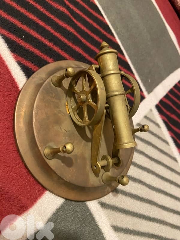 تحفة نحاسية فريدة – مجسم مدفع أثري الطراز 3