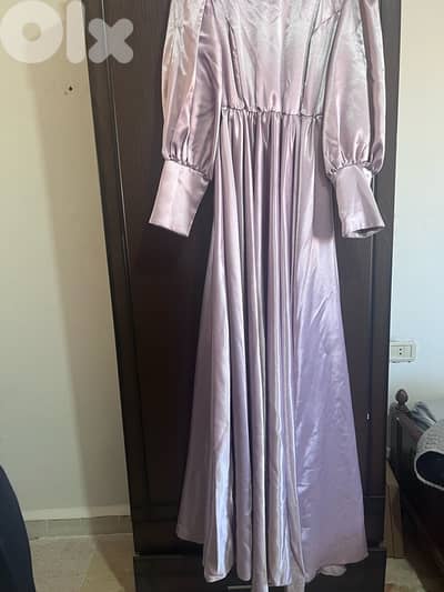 فستان سهرة من Nox Anabel – لبسة وحدة – مقاس 4