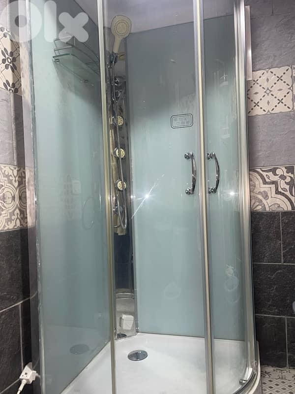 للبيع: غرفة جاكوزي وساونا (Steam Shower Cabin 1
