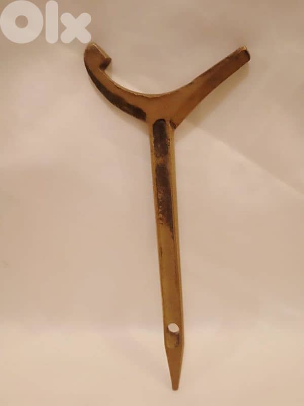 مفتاح أنتيك نحاس خاص بالإطفائيات 0