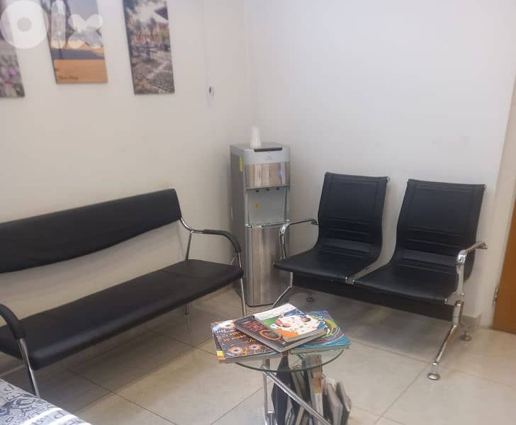 two waiting room benches, very good condition 0