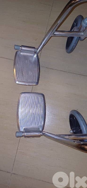 كرسي متحرك 1