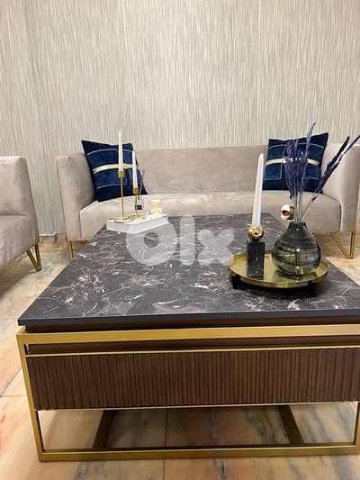 صالون للبيع