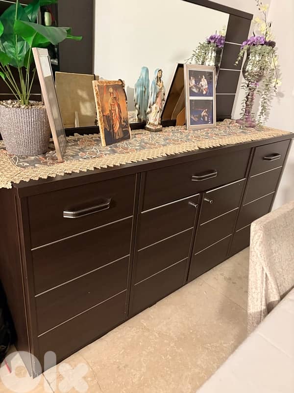 dinning table with 8 chairs 2