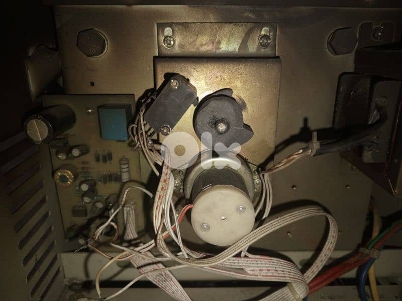 منظم كهربائي مستعمل سعره من الأخير 50 $ شغال ولكن غير مكفول. 70565727 9