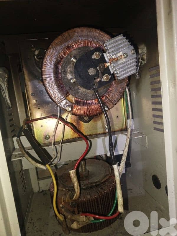 منظم كهربائي مستعمل سعره من الأخير 50 $ شغال ولكن غير مكفول. 70565727 11