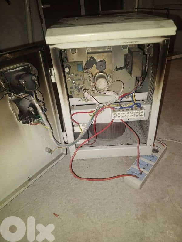 منظم كهربائي مستعمل سعره من الأخير 50 $ شغال ولكن غير مكفول. 70565727 14