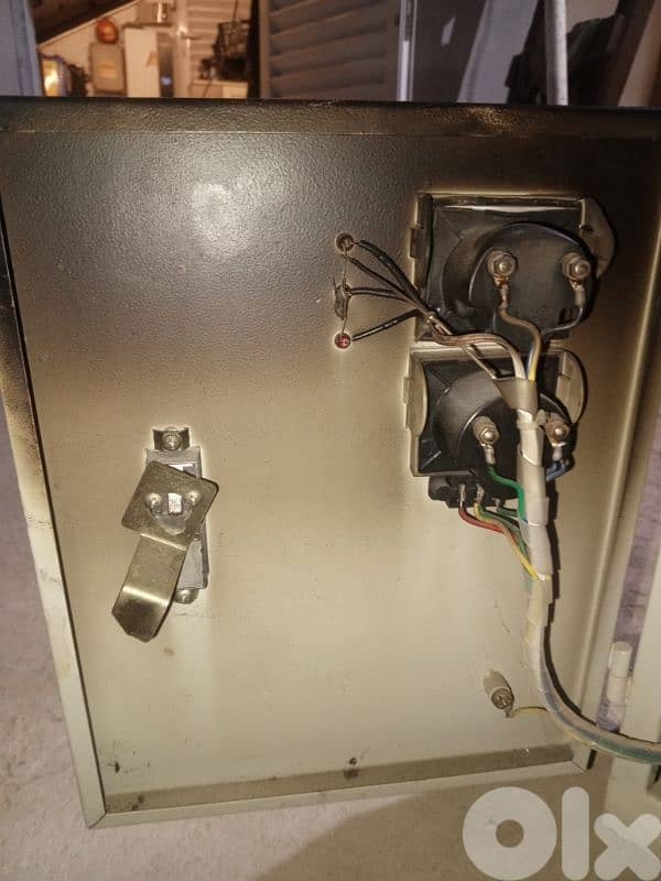 منظم كهربائي مستعمل سعره من الأخير 50 $ شغال ولكن غير مكفول. 70565727 17