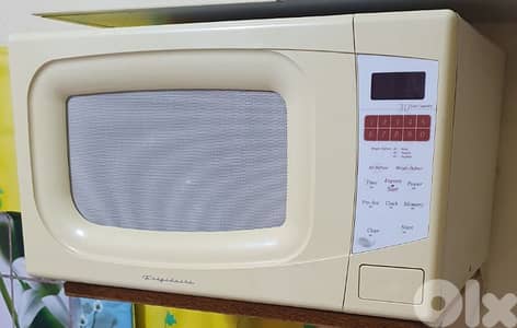 Microwave 30 ltr  Frigidaire very good condition like new 50$ 03723895