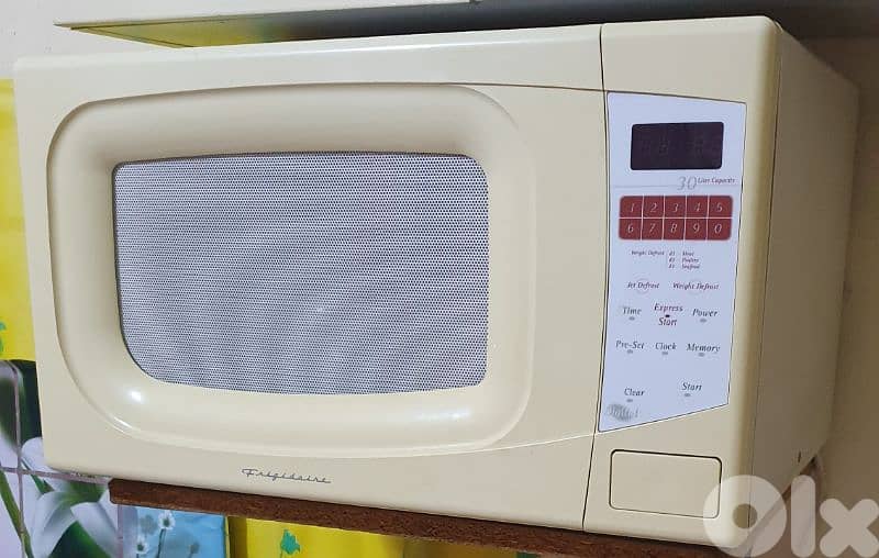 Microwave 30 ltr  Frigidaire very good condition like new 50$ 03723895 0
