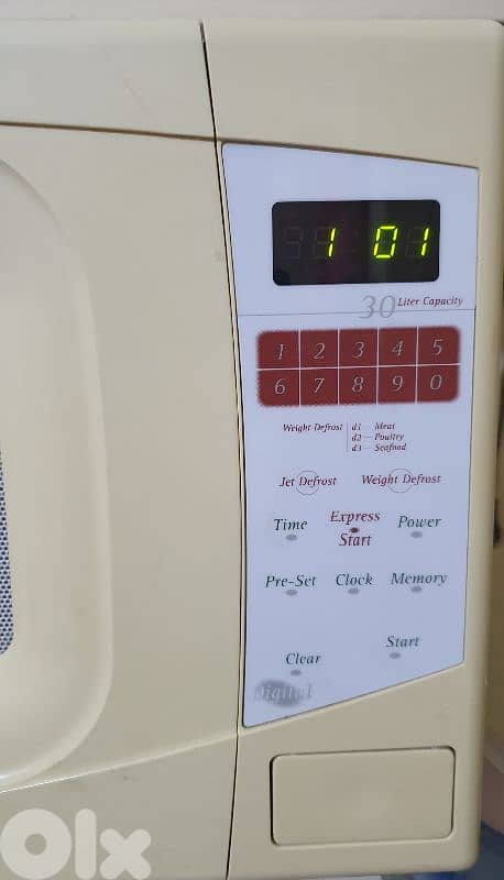 Microwave 30 ltr  Frigidaire very good condition like new 50$ 03723895 1