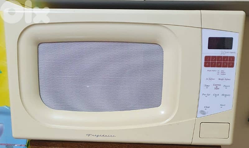 Microwave 30 ltr  Frigidaire very good condition like new 50$ 03723895 5