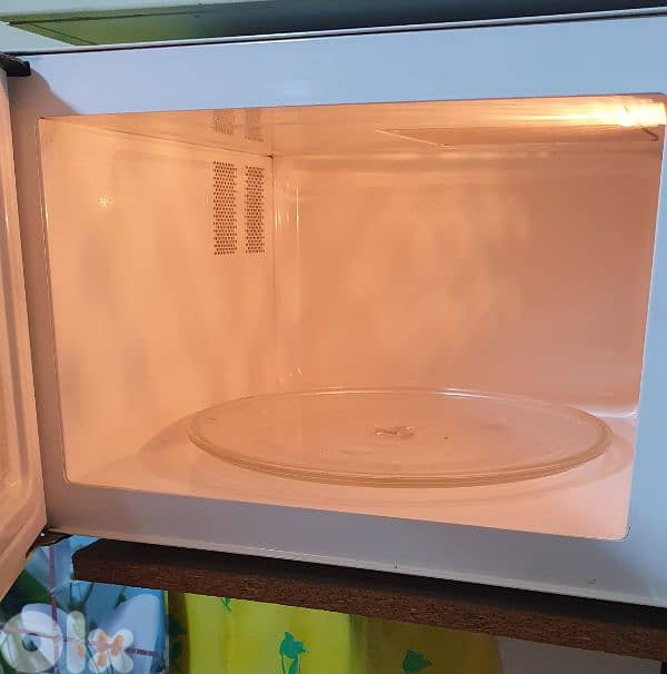 Microwave 30 ltr  Frigidaire very good condition like new 50$ 03723895 6
