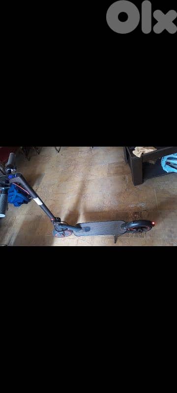 electric scooter barely used, condition like new, only 1 flat tyre. 4