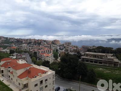 شقة ارضية مع حديقة للبيع في بحمدون المحطة