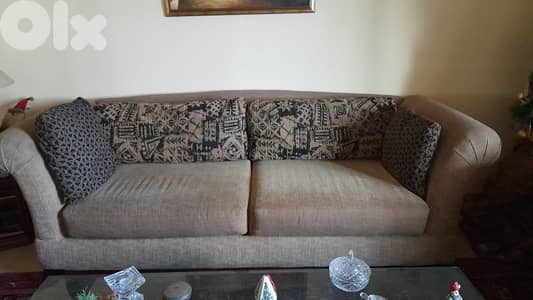 صالون للبيع