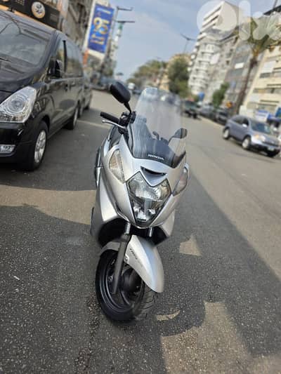 Honda Silverwing 400cc