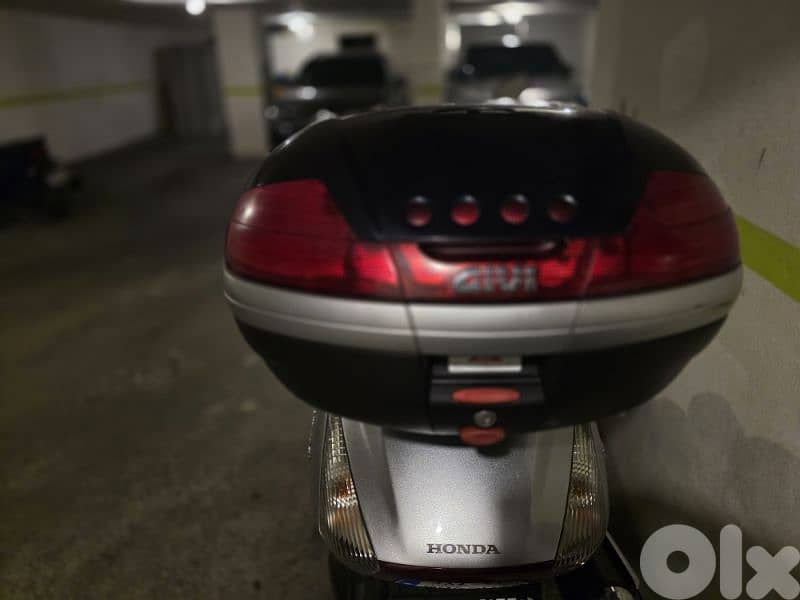 Honda Silverwing 400cc 8